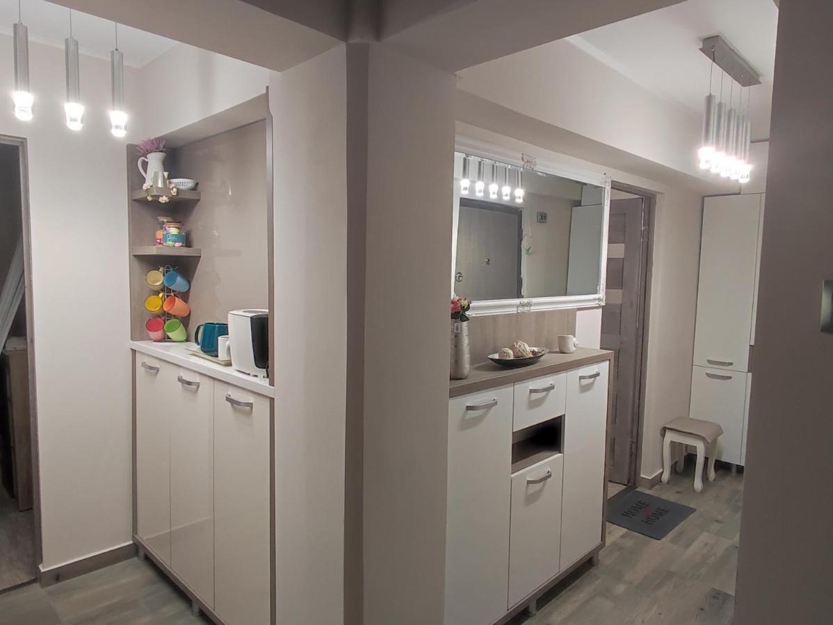 Midtown Apartment Орадя Экстерьер фото