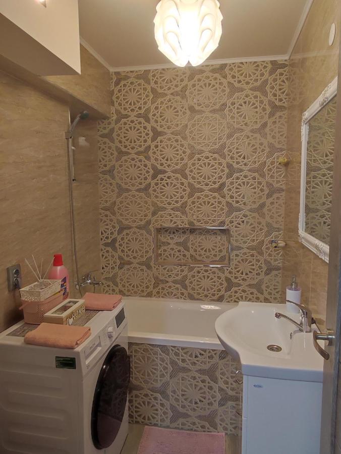 Midtown Apartment Орадя Экстерьер фото