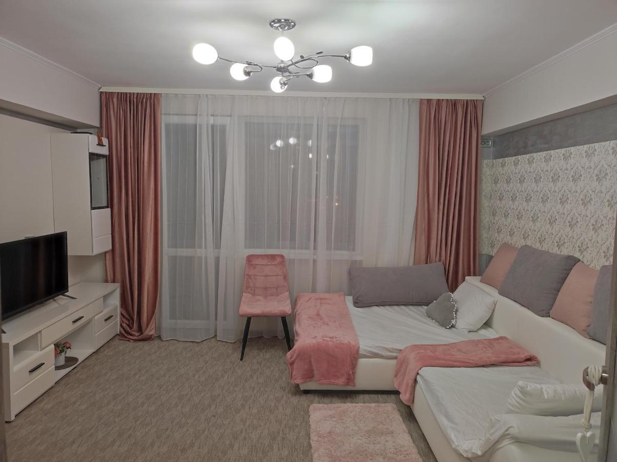 Midtown Apartment Орадя Экстерьер фото