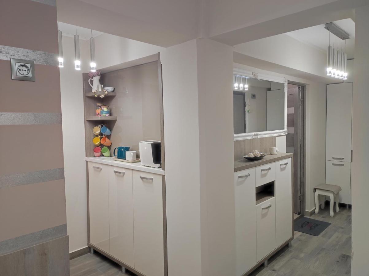 Midtown Apartment Орадя Экстерьер фото