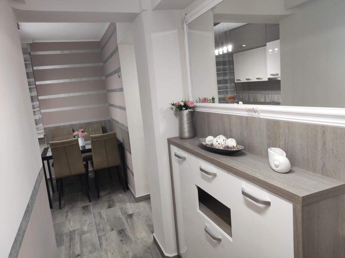Midtown Apartment Орадя Экстерьер фото