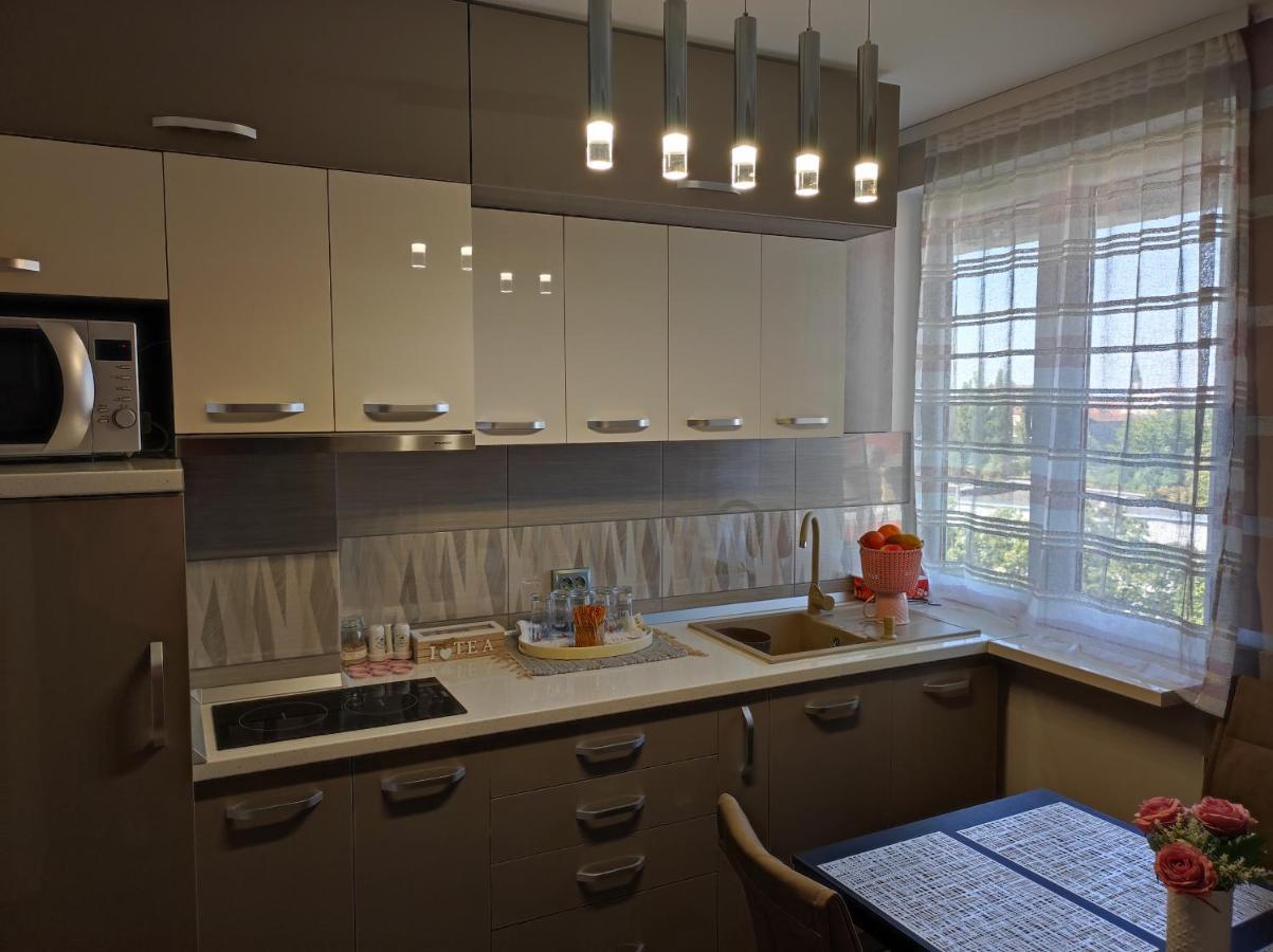 Midtown Apartment Орадя Экстерьер фото