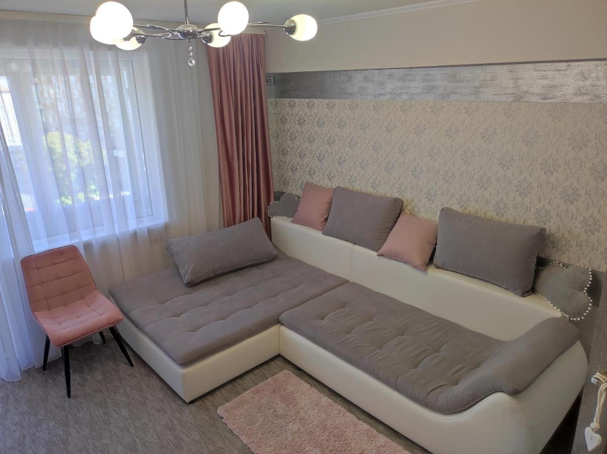 Midtown Apartment Орадя Экстерьер фото