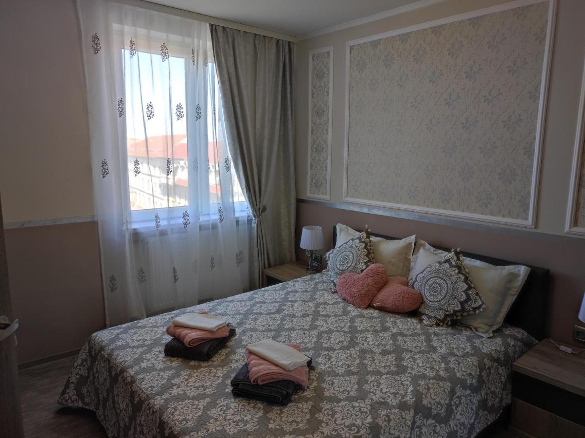 Midtown Apartment Орадя Экстерьер фото